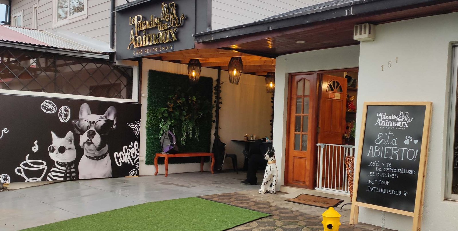 Le Paradis des Animaux — Commercial Experience